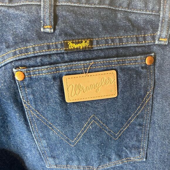 Wrangler Jeans Men’s 38X32 100%Cotton Blue Dark Wash Relaxed Fit Straight - Picture 9 of 14